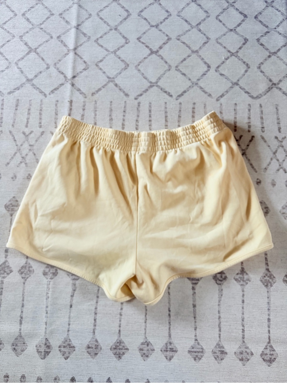 Old Navy Dynamic Fleece Light Yellow Athletic Zip-Pocket 3 inch Shorts - Picture 8 of 11